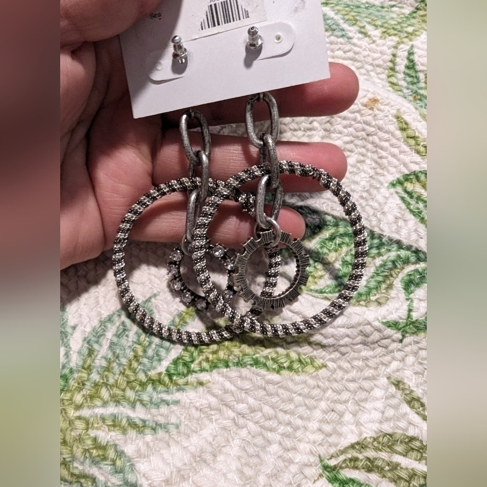 Chinese Laundry Earring set Two hoop sizes - Picture 2 of 5